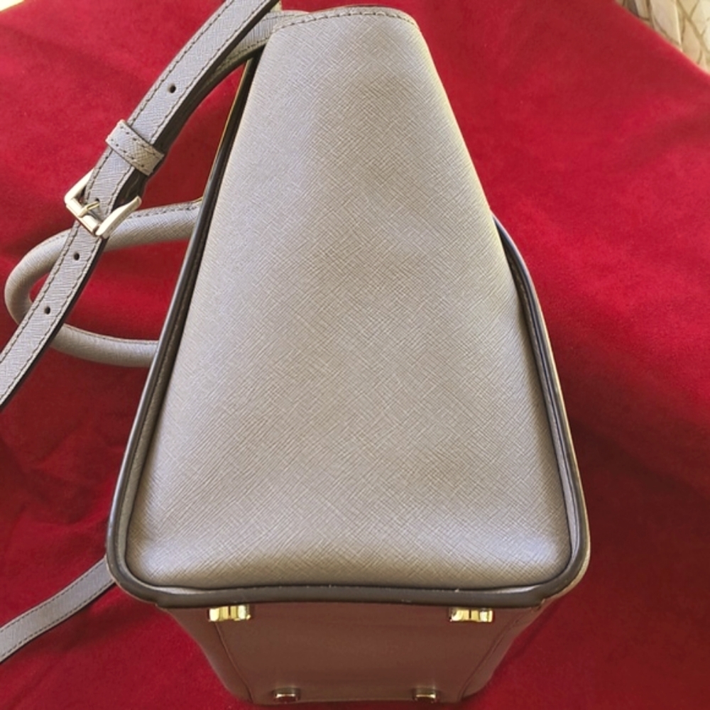 Michael Kors Medium Size Light Gray Bag/ Crossbody ❤️ EC - Picture 6 of 13